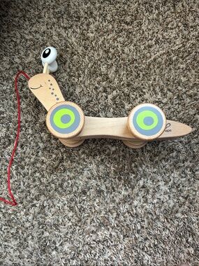 Hape Walk Along Snail